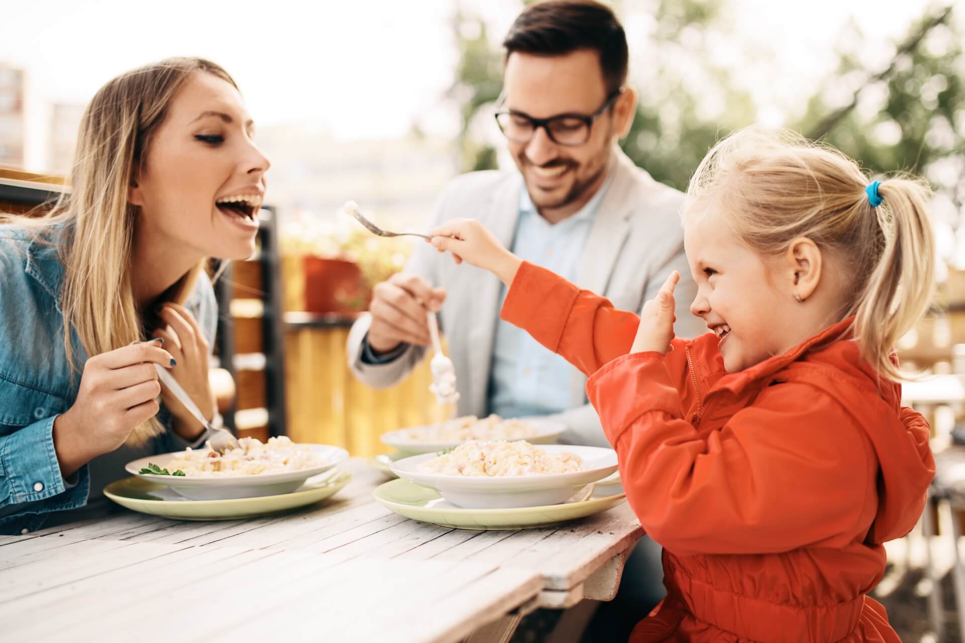 Photo with a happy family eating their meal